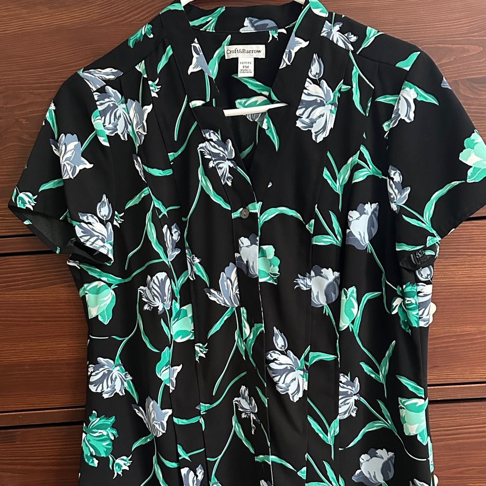 Croft & Barrow PM, short, sleeved, button-down blouse.